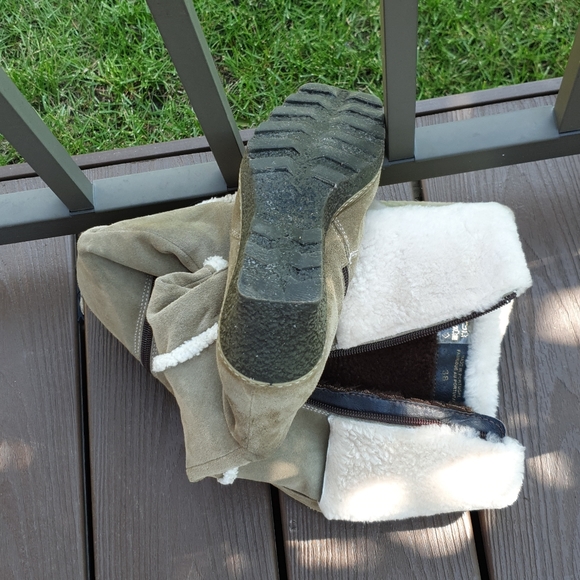 Grey Suede winter boots with real white fur - Picture 3 of 4